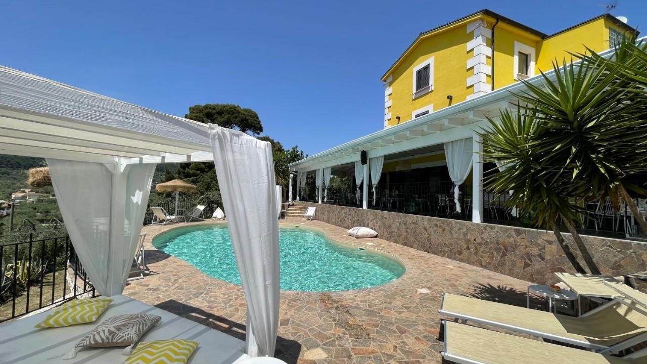 Borgo Del Nespolo Bed & Breakfast เปสคีชี ภายนอก รูปภาพ