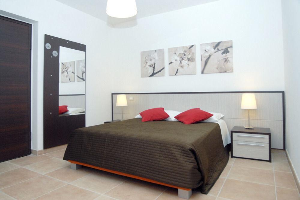 Borgo Del Nespolo Bed & Breakfast เปสคีชี ภายนอก รูปภาพ